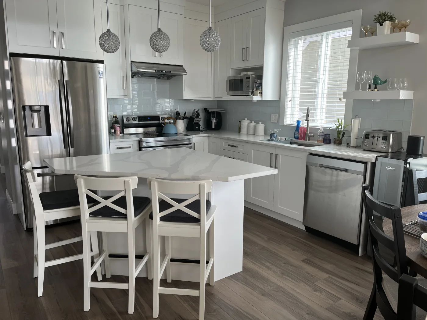 Furnished  Mountain View 3 Bedroom in Harrison Mills — photo 4