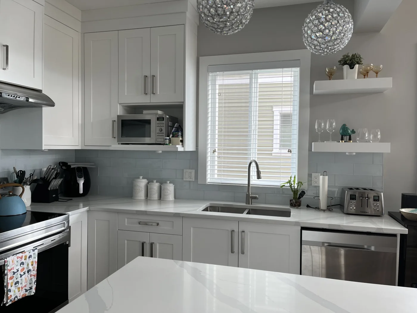 Furnished  Mountain View 3 Bedroom in Harrison Mills — photo 5